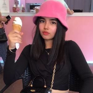 Meet your Posher, Stacy